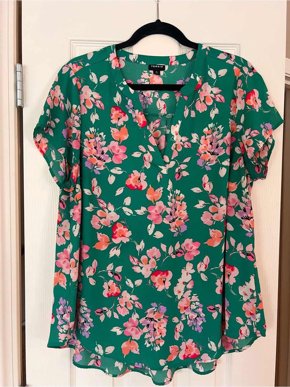 Torrid Green Floral Split-Neck Blouse (Hi-Lo)